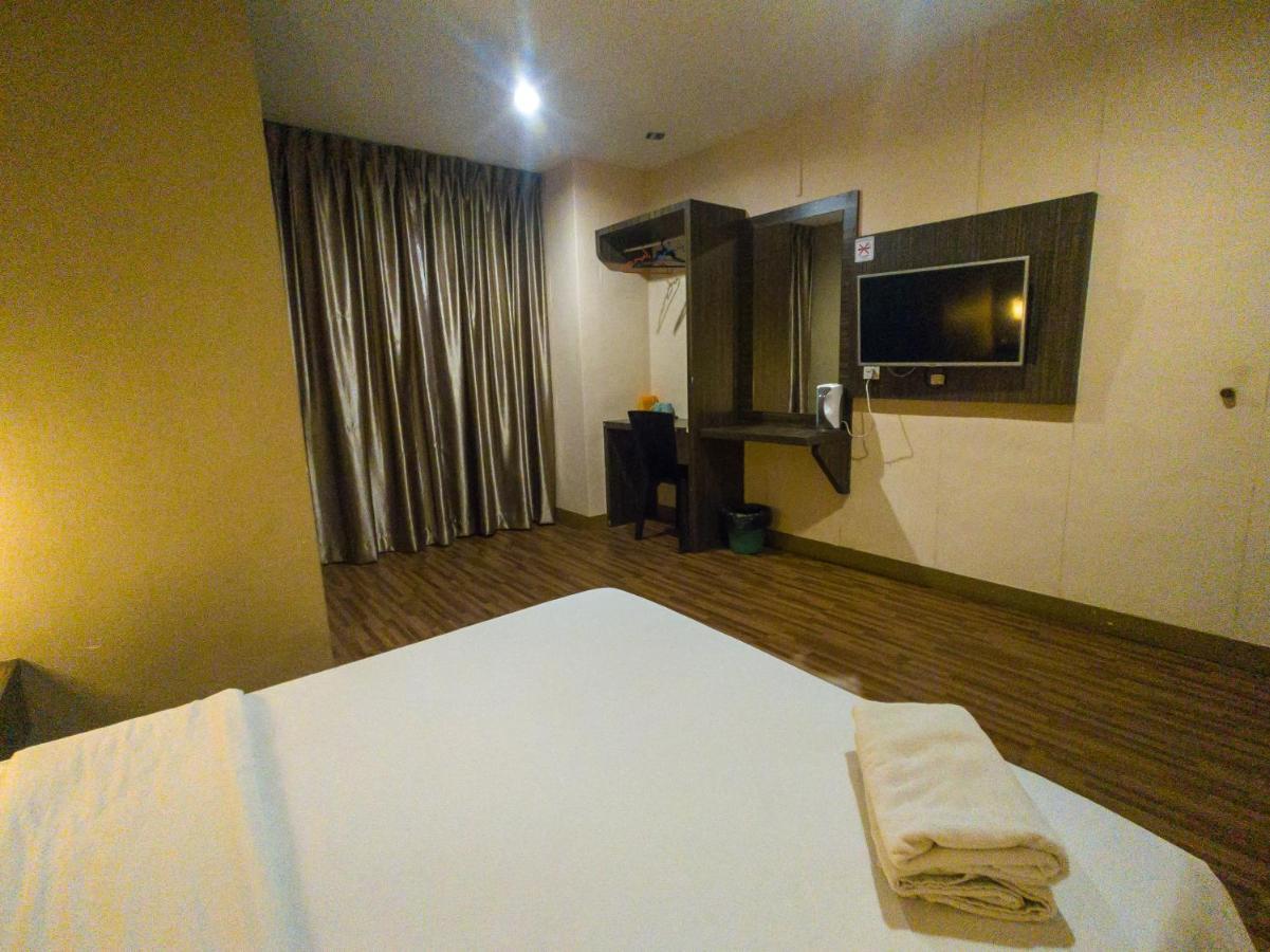 V Hotel Johor Bahru Exterior foto