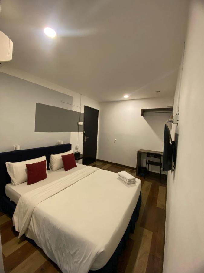 V Hotel Johor Bahru Exterior foto