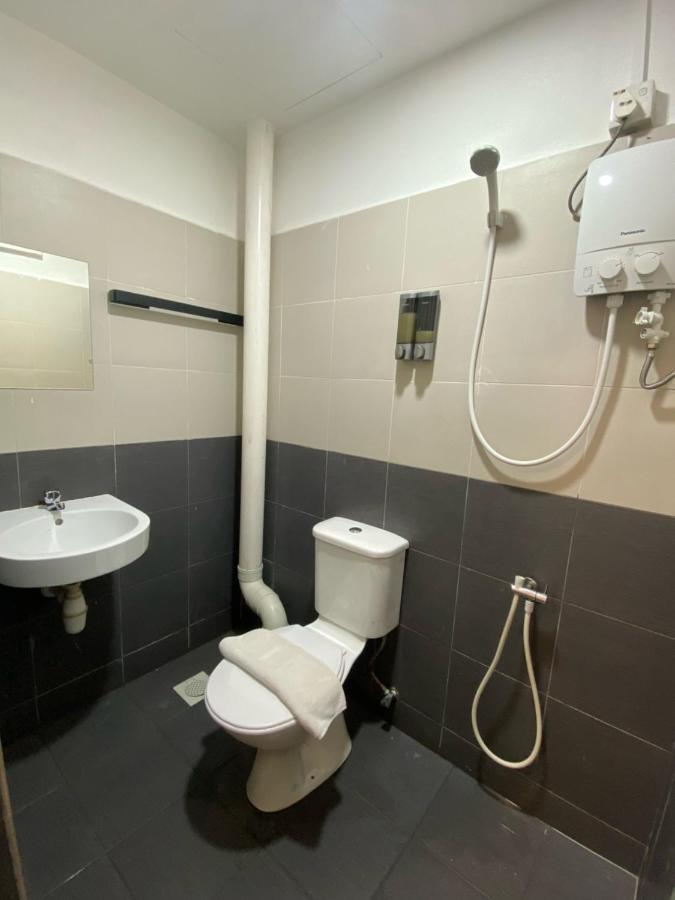 V Hotel Johor Bahru Exterior foto