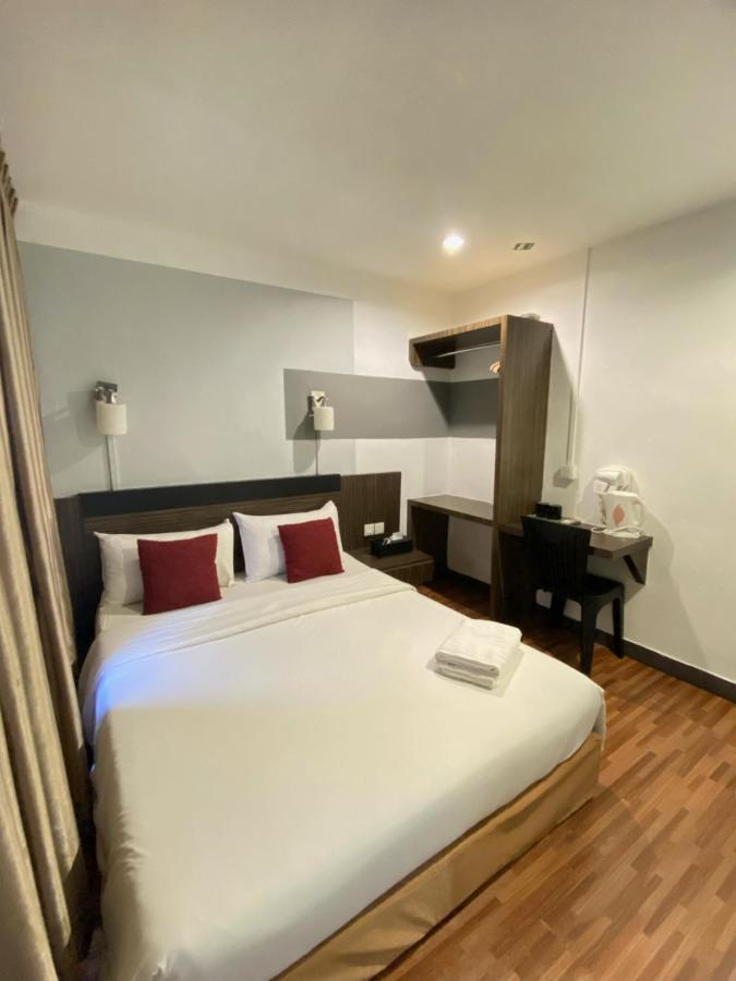 V Hotel Johor Bahru Exterior foto