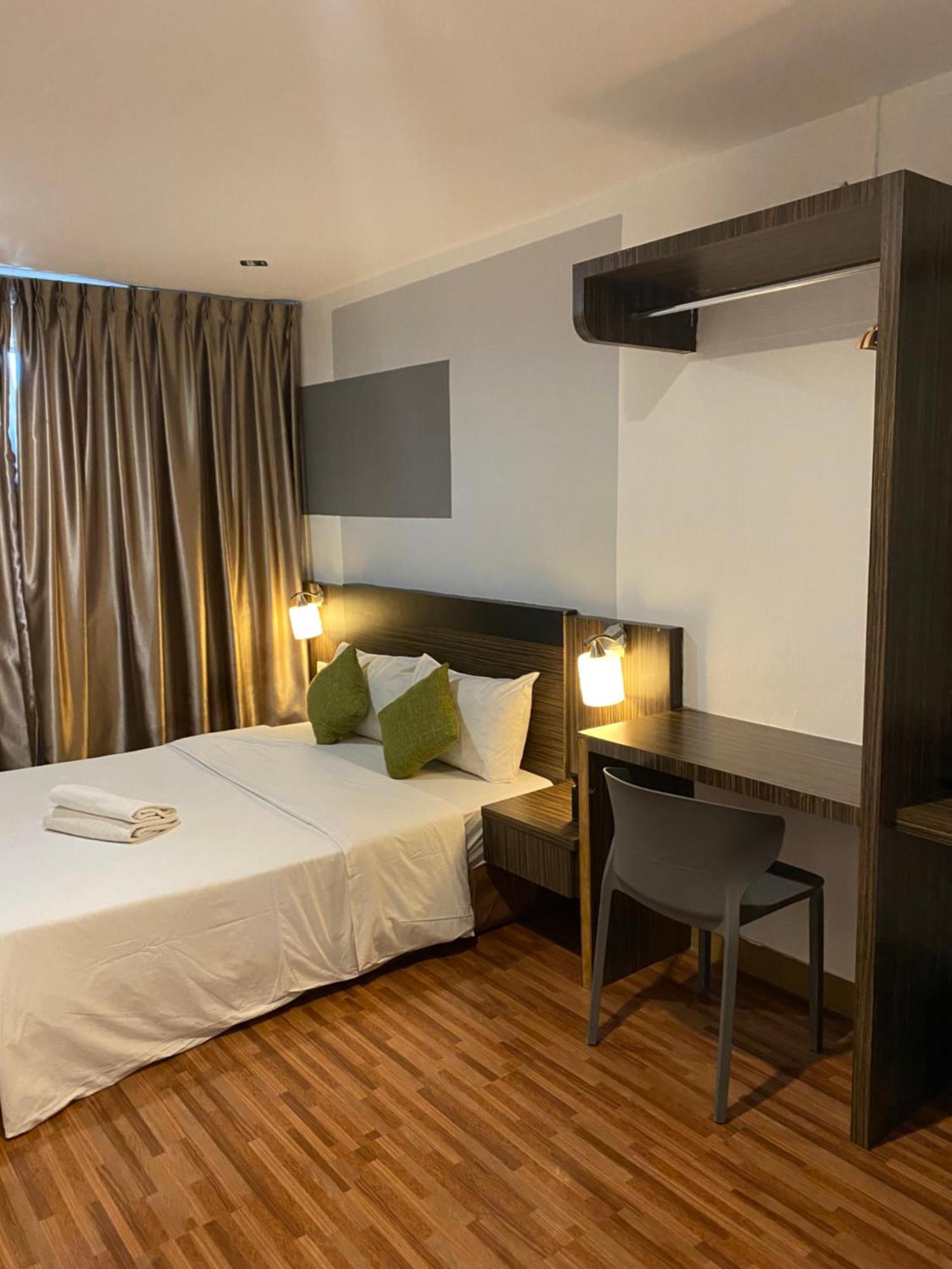 V Hotel Johor Bahru Exterior foto