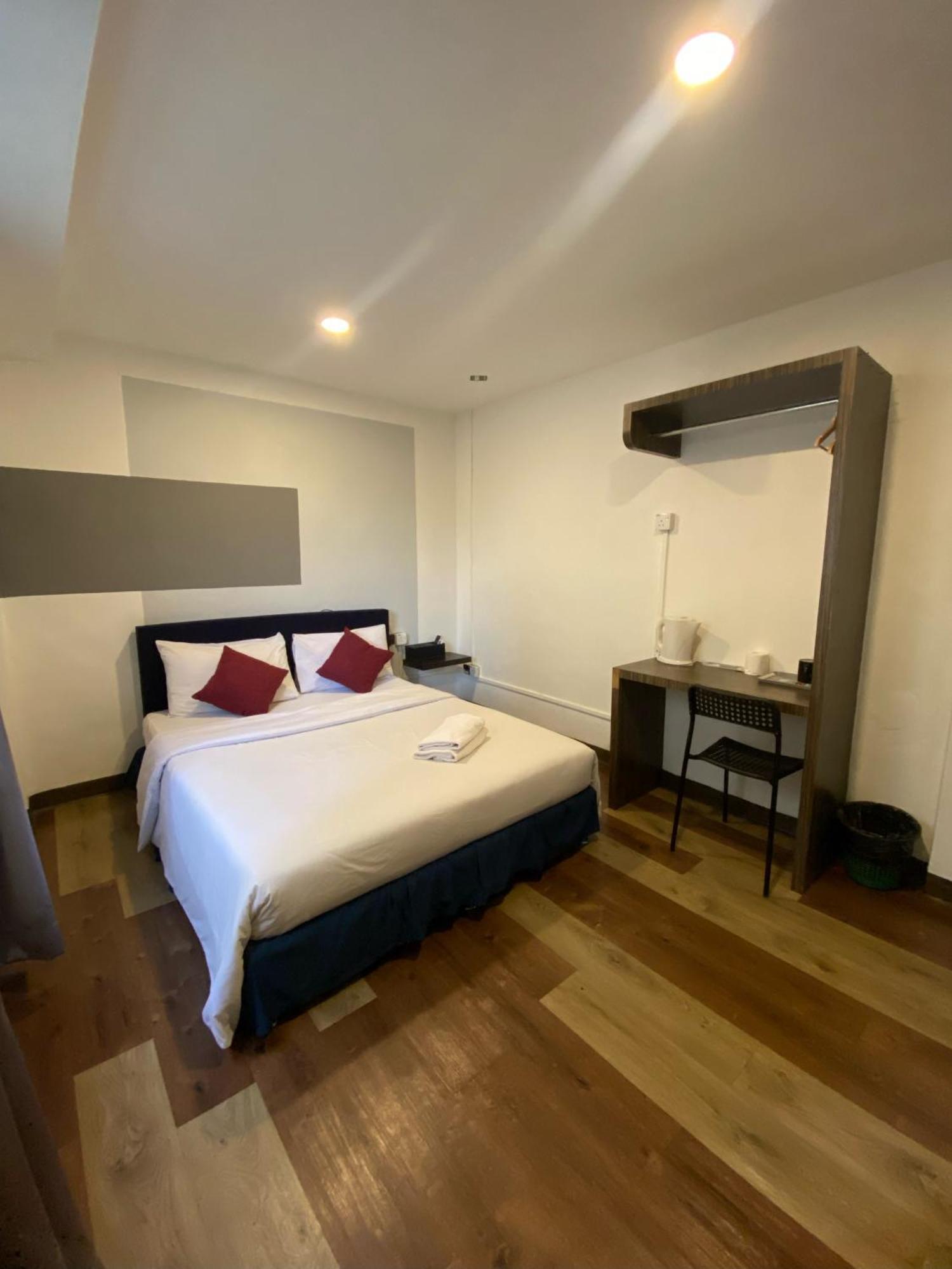V Hotel Johor Bahru Exterior foto